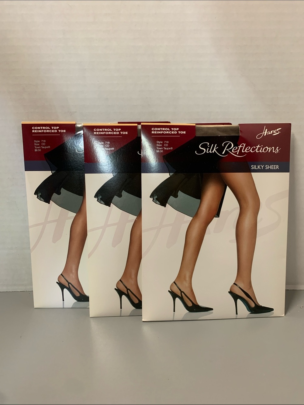 Hanes Silk Reflections Silky Sheer Pantyhose - Tan lot of 3